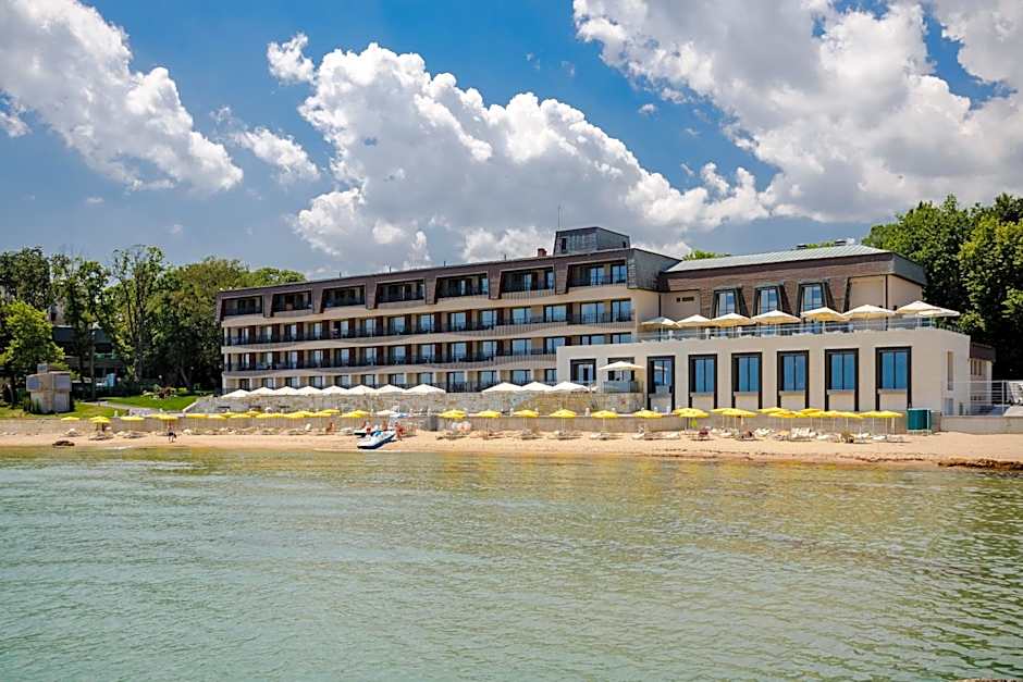 HVD Nympha Hotel - All Inclusive, Private Beach & Free Parking - Adults Only