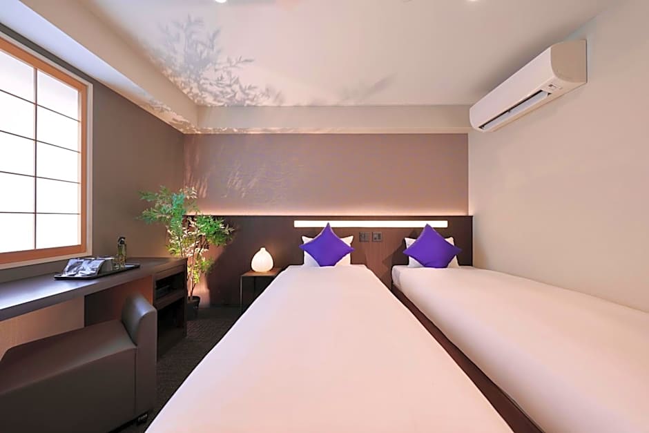 Marutamachi Crystal Hotel