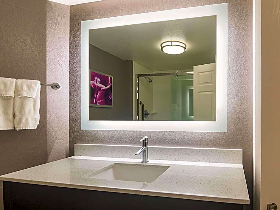 La Quinta Inn & Suites by Wyndham Oklahoma City North West Expressway