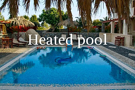 Birds Villa Apartments with Heated Pool - Including Car and Breakfast