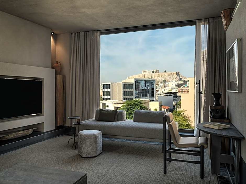 Monastik Living in Athina