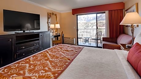 1 Queen Bed, Mobility Accessible, Communication Assistance, Roll In Shower, View, Non-Smoking, Full 