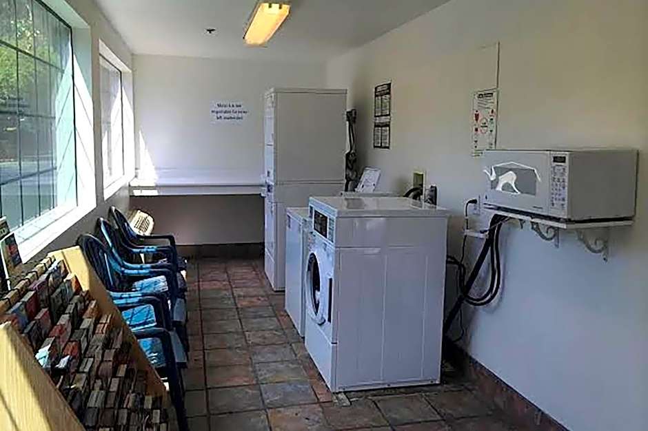 Super 8 by Wyndham Petaluma