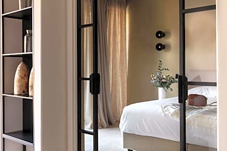 Suite with Lake View