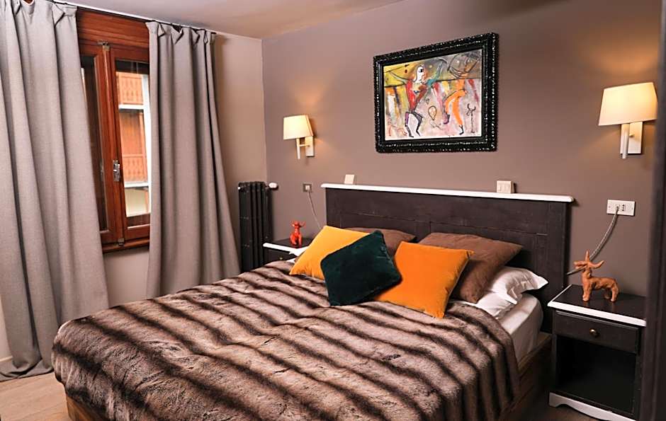 Photo 1 of 12 of 1 Double Bed or 2 Beds, Mountain View