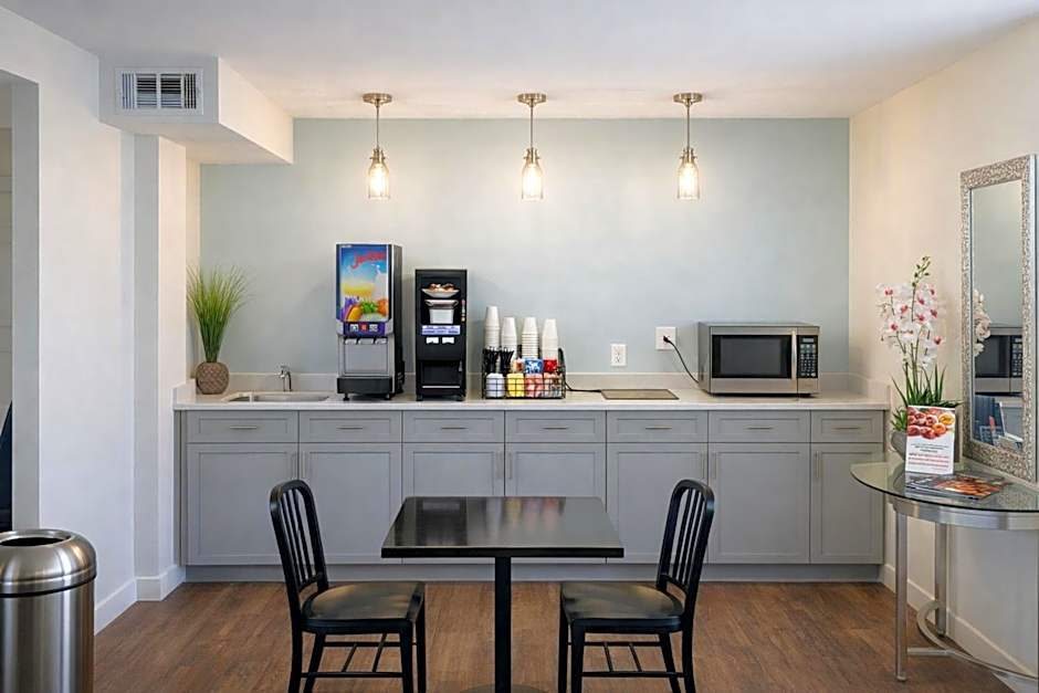 Quarters Inn & Suites