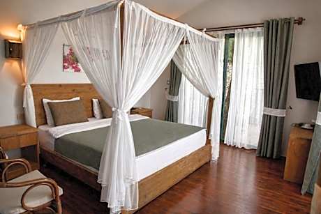 Hill Private Rooms with Jacuzzi