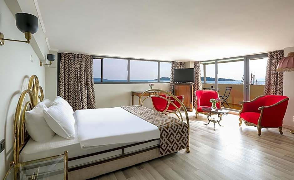 URLA PERA HOTEL