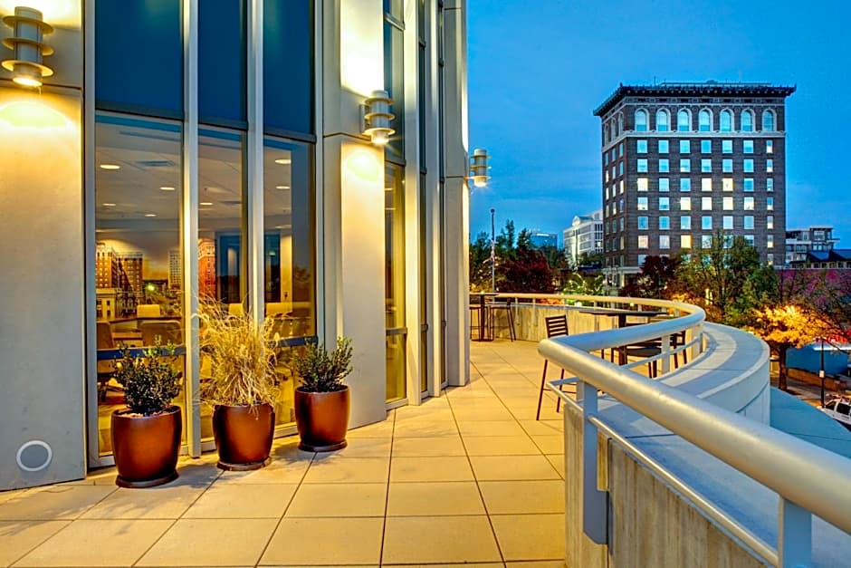 Courtyard by Marriott Greenville Downtown