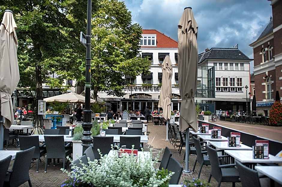 Hotel et le Cafe de Paris