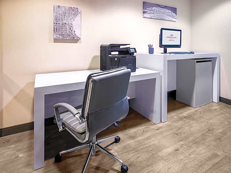Crowne Plaza Milwaukee South By IHG