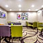 La Quinta Inn & Suites by Wyndham Oshkosh