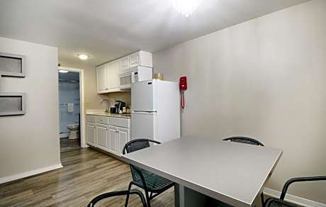 Two-Bedroom Suite- Two Queen Beds