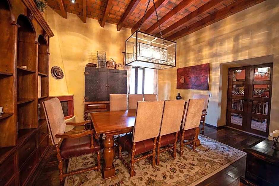 Exclusive Luxury Guest Center House