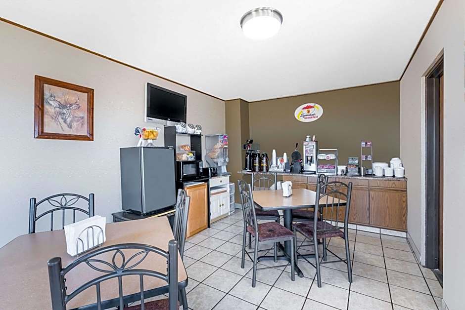 Super 8 by Wyndham Bowman