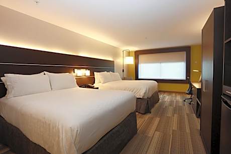 Queen Room with Two Queen Beds- Hearing Accessible Roll in Shower/Non-Smoking