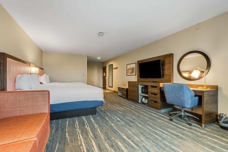2 Queen Bed W Sofa Sleeper