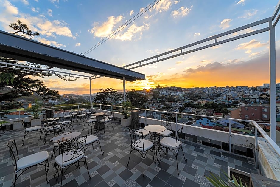 Nature hotel - Luong The Vinh