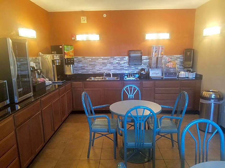 Super 8 by Wyndham Wichita North