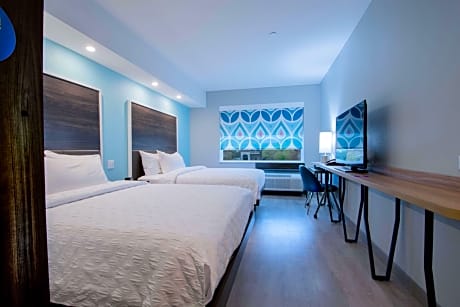 Queen Room with Two Queen Beds - Hearing Access