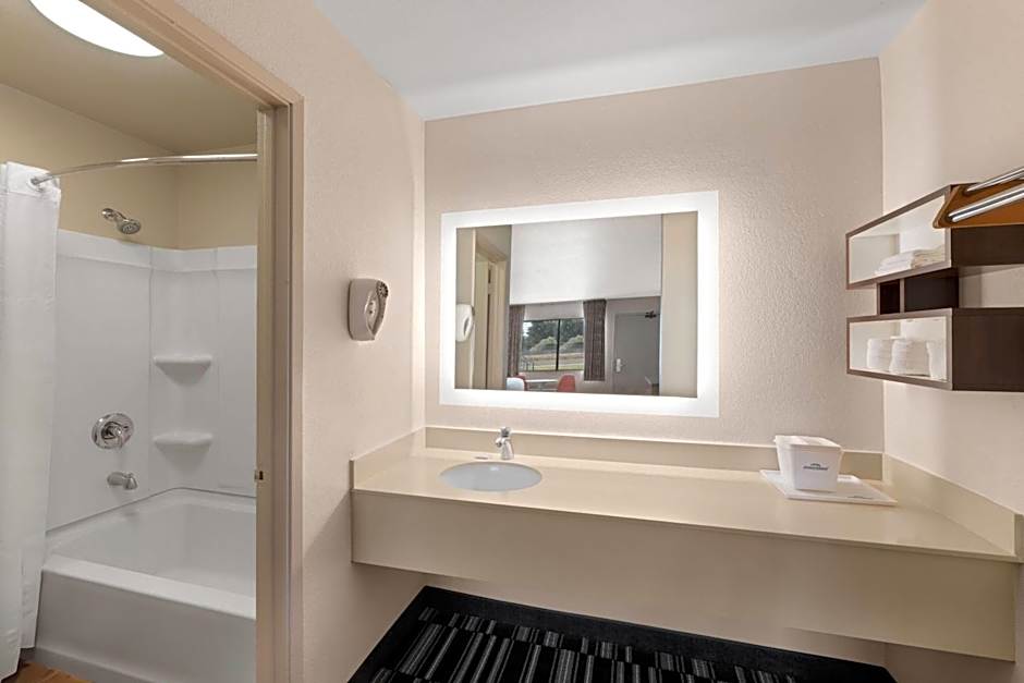 Howard Johnson by Wyndham Modesto Ceres