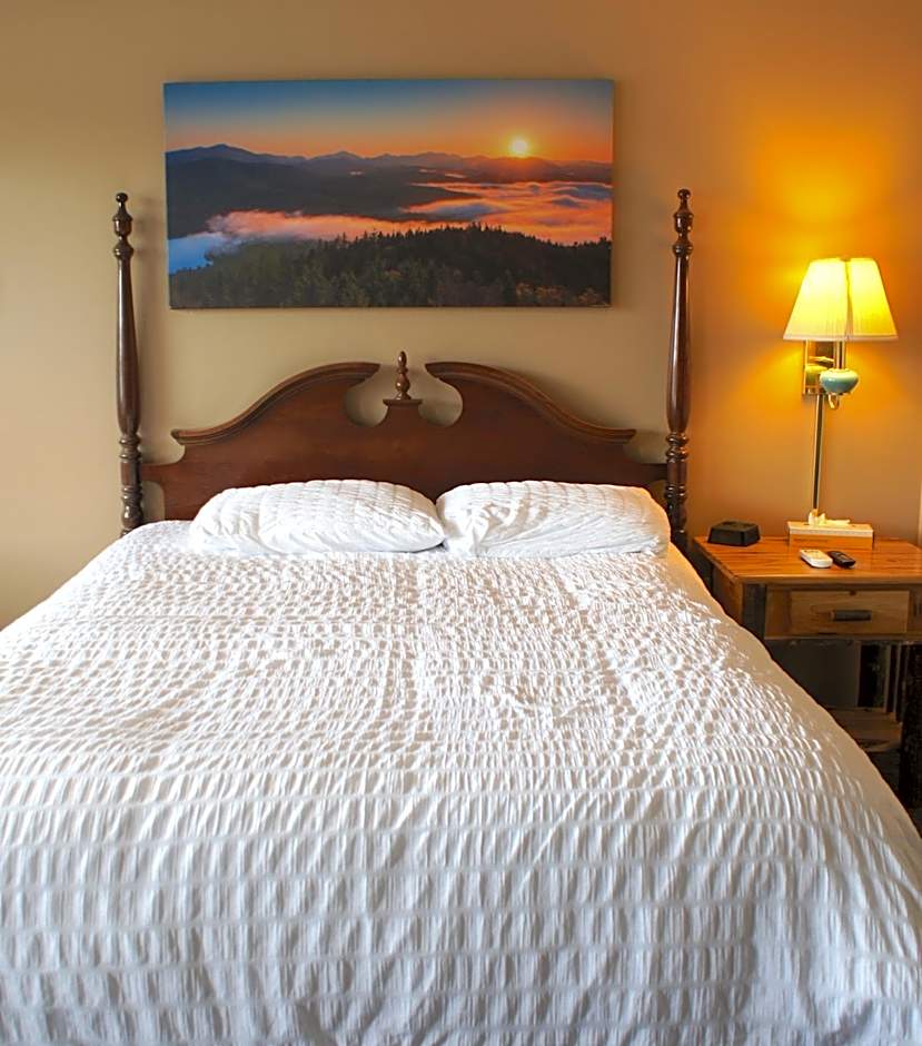Sara Placid Inn & Suites