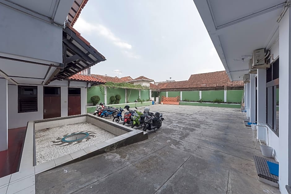 RedDoorz Syariah near Taman Kota Kuningan