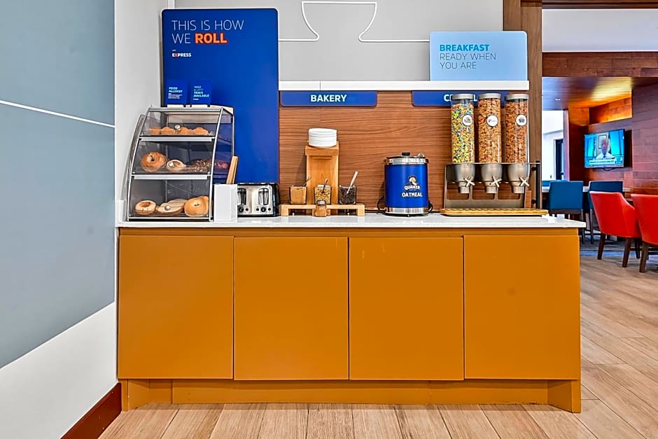 Holiday Inn Express Palestine By IHG