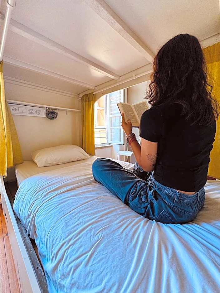 Urban Garden Porto Central Hostel