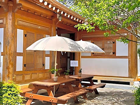 Jeonju Jangsu Hanok Pension