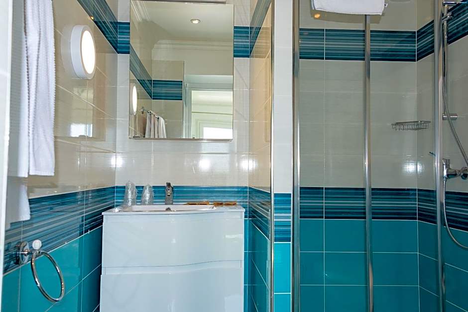 Hotel et Appartements Reine D'Azur