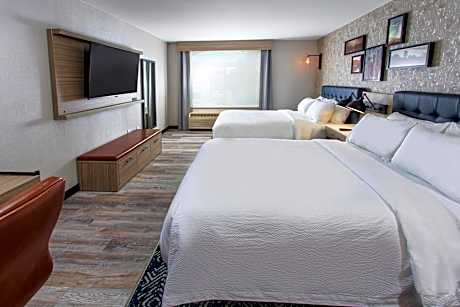 Traditional Guest room with 2 Queen Bed