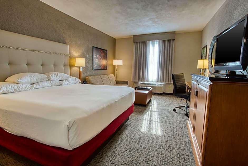 Drury Inn & Suites Near La Cantera