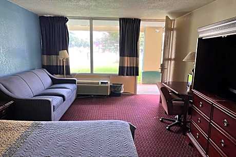 King Bed Accessible Non-Smoking