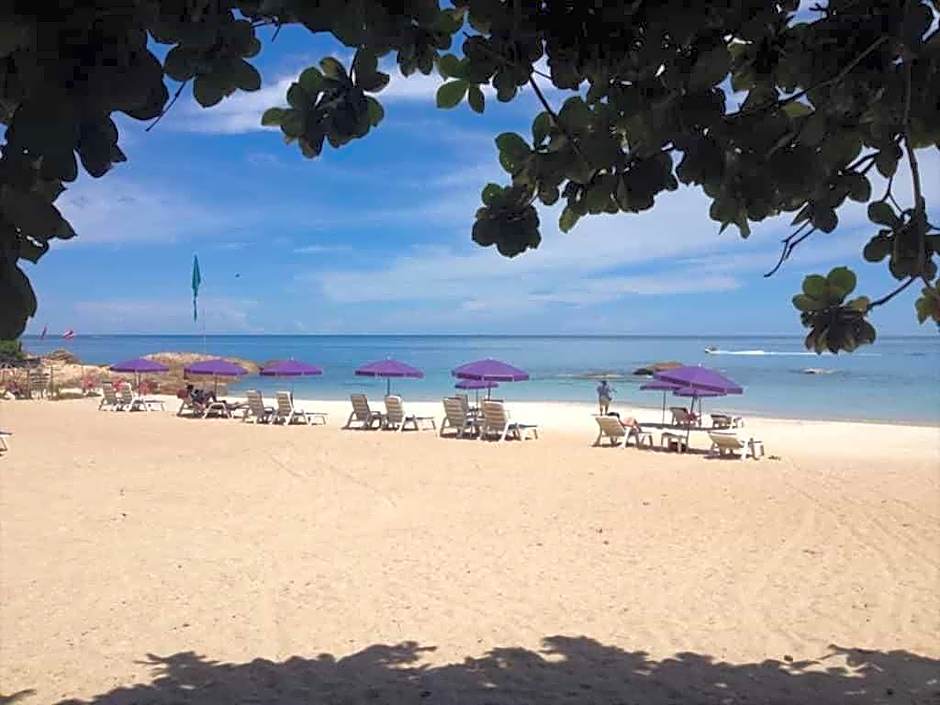 Samui First House Hotel