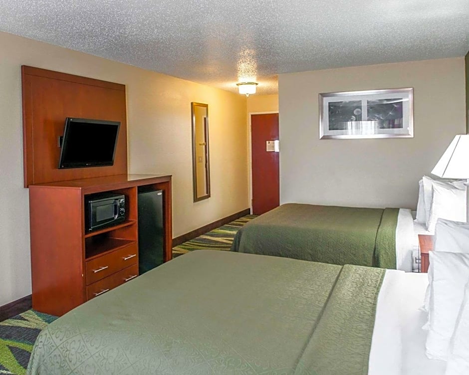 Quality Inn & Suites South Bend Airport