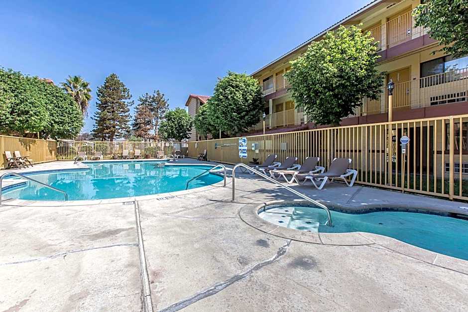 Quality Inn & Suites Bakersfield