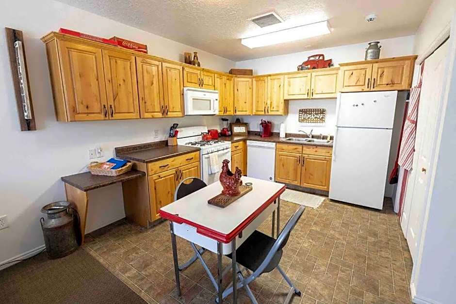 Maple Canyon~waffles~kitchen~wash+dry