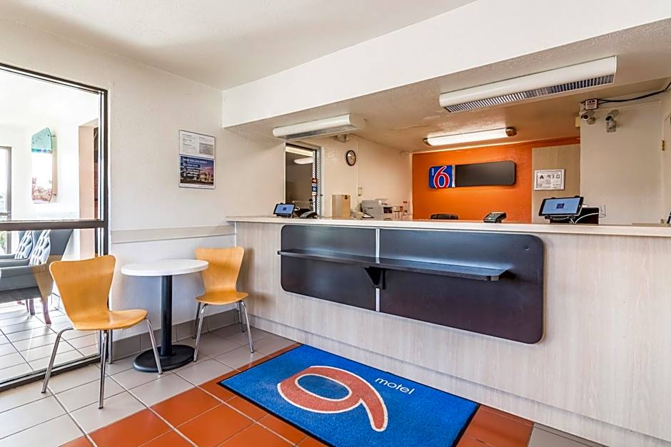 Motel 6-Lumberton, NC