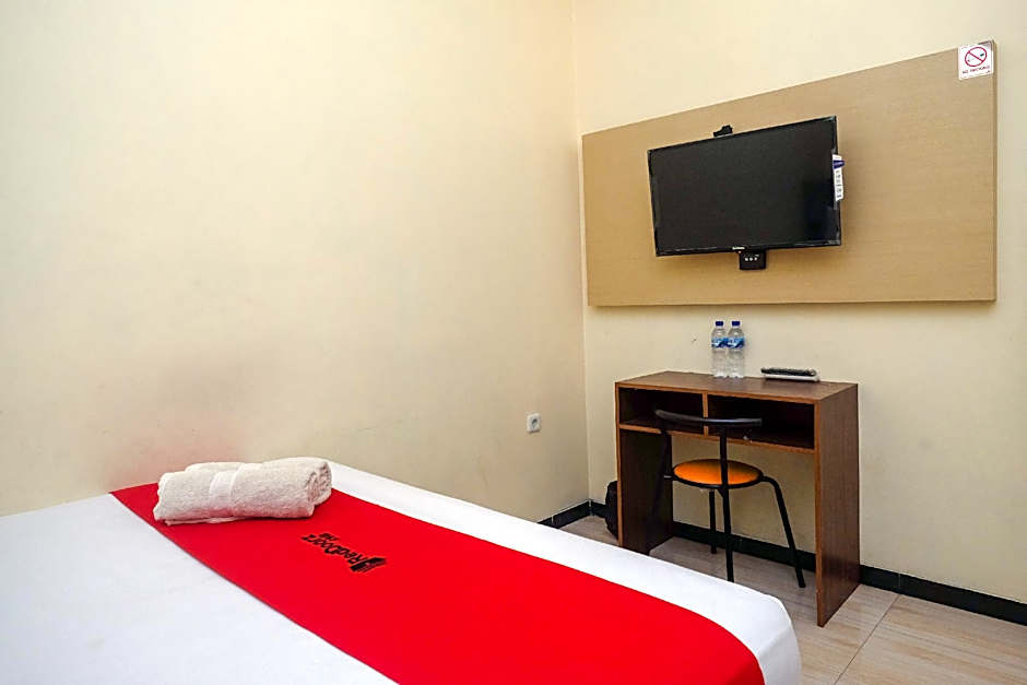 RedDoorz near Taman Pantai Alam Indah Tegal