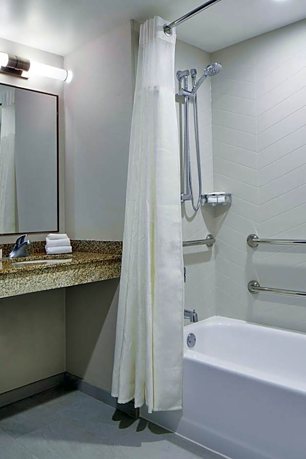 Fairfield Inn & Suites by Marriott Albany Airport