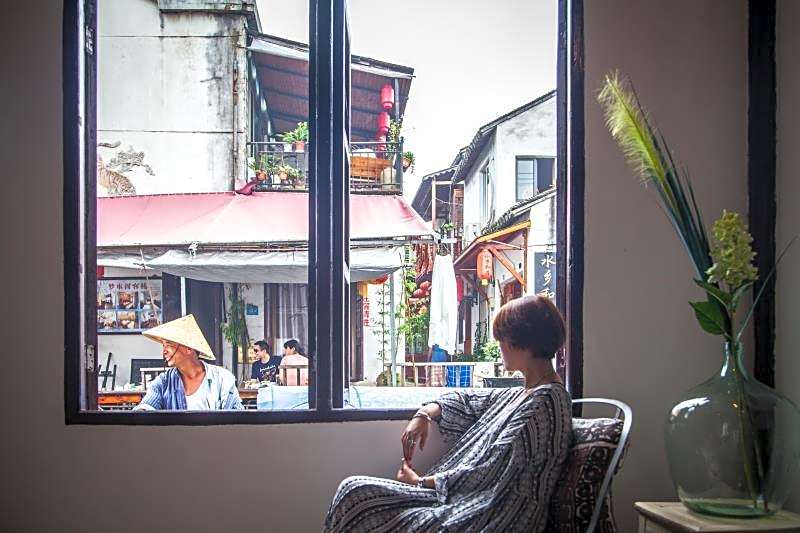 Show Year Reminiscence Hotel