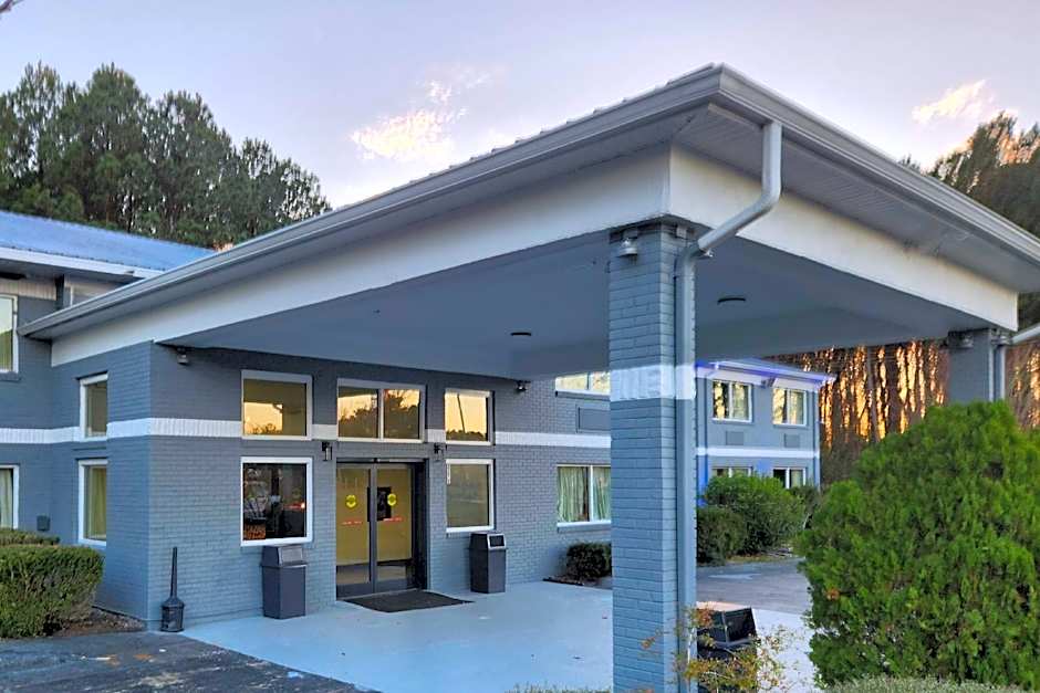 Econo Lodge Inn & Suites