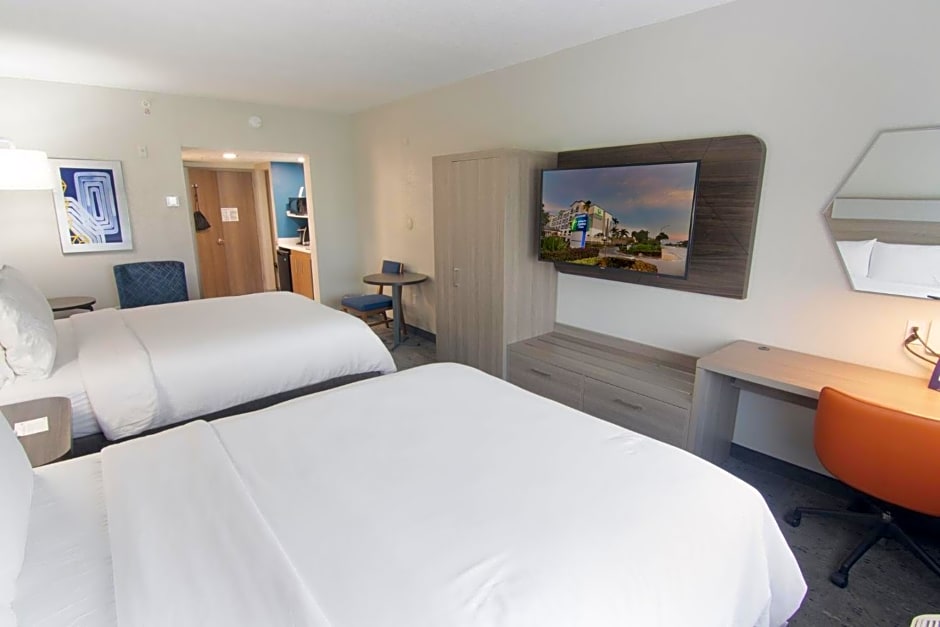 Holiday Inn Express and Suites Fort Lauderdale Airport West