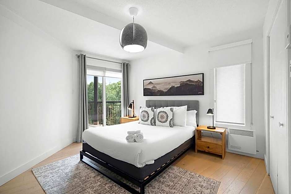 Huge 3 Bedroom Condo with a View