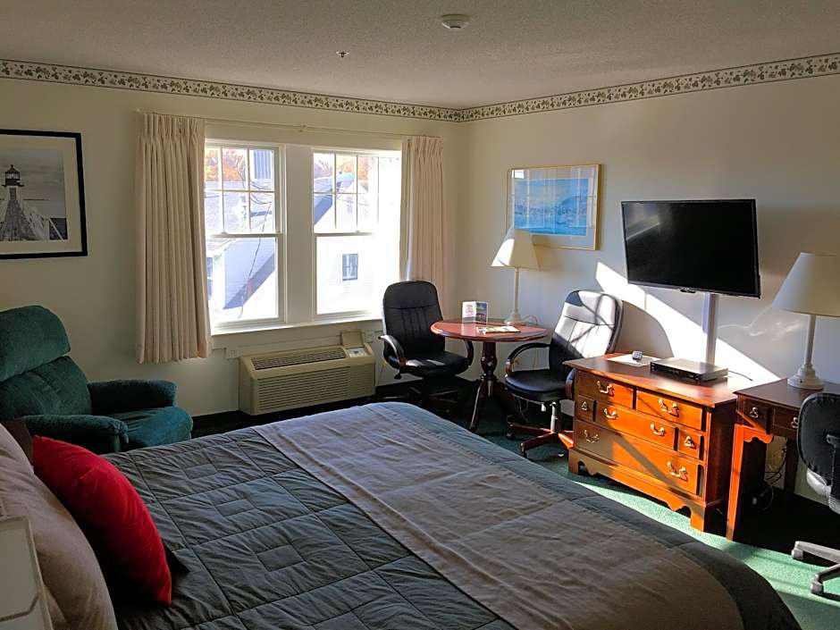 Camden Riverhouse Hotel and Inn