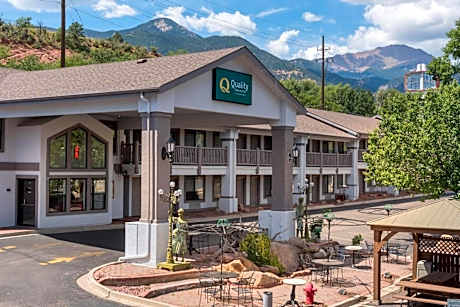 Quality Inn & Suites Manitou Springs at Pikes Peak / Garden of the Gods