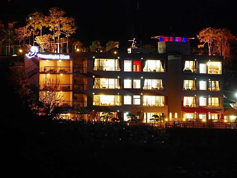 Moonlight Blue Pension