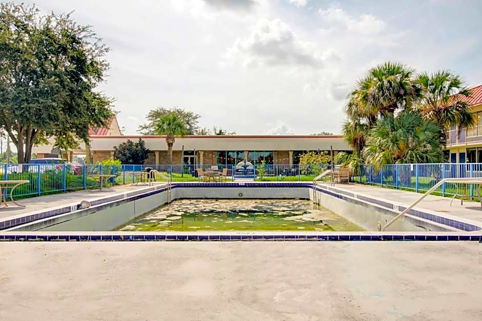 OYO Hotel Dundee By Crystal Lake