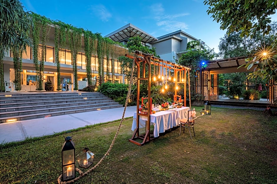 Proud Phuket Hotel (SHA Plus)